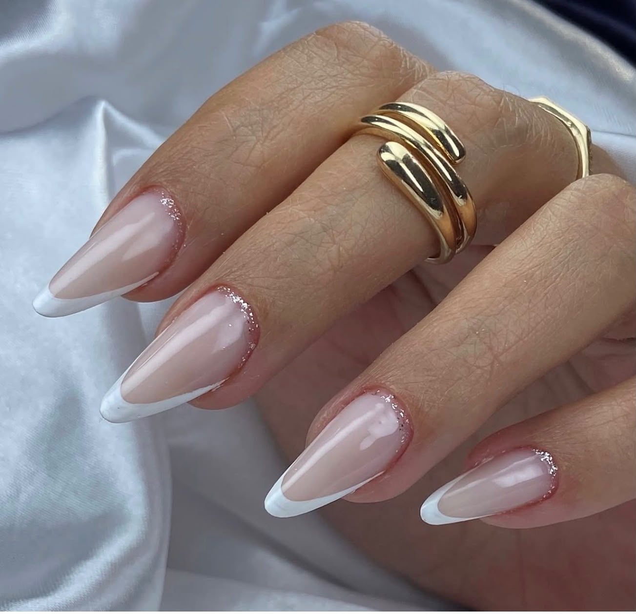 Alongamento de unhas com francesa feito por Tamiris Ferreira